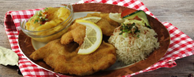 Schweins- oder Surschnitzel mit Kartoffelsalat